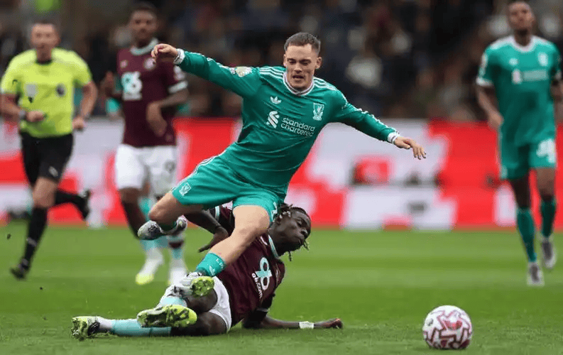 欧冠焦点战：马赛VS利物浦——攻防博弈下的晋级生死局